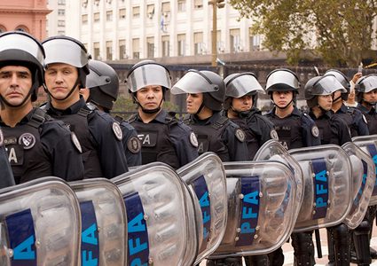 نهاية مروعة لثلاثة لصوص سرقوا شابا