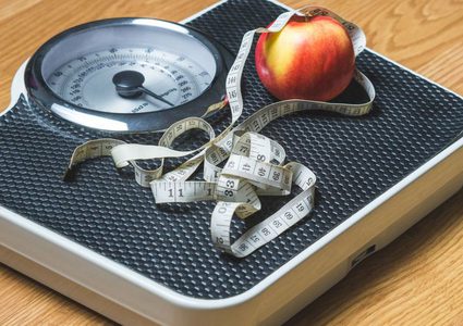 شابة تخسر 15 كغ عن طريق تناول الوجبات السريعة