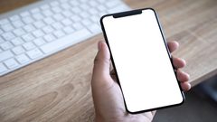 تصميم آيفون الجديد قد يكون بلا منفذ للشحن