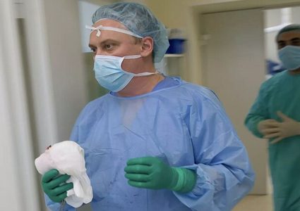 خبير يكشف تفاصيل متعلقة بزراعة الرأس لدى البشر