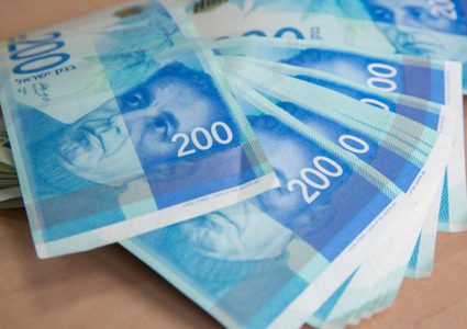 بدء استكمال صرف مستحقات العاملين في امتحان الثانوية