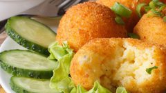 كرات البطاطس بالجبن