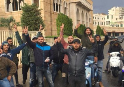 انهيار مبنى في طرابلس يؤدي إلى احتجاجات عنيفة