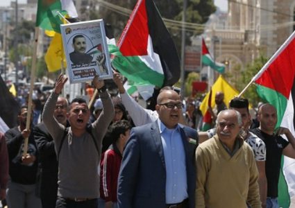 وقفة تضامنية مع الأسرى في مدينة طوباس