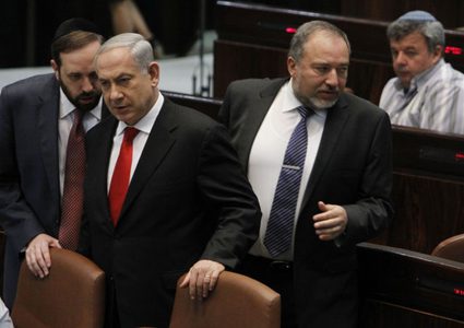 نتنياهو يطالب ليبرمان بالتدخل لتشكيل حكومة وحدة قبل فوات الأوان