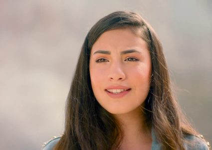 لين الحايك تحتفل بعيد ميلادها