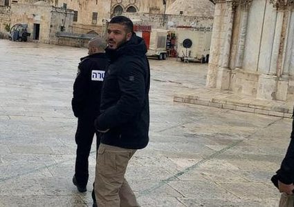 مستوطنون يقتحمون باحات الاقصى