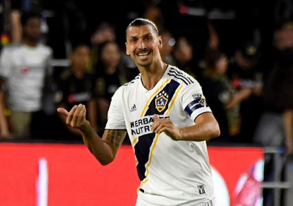 السويدي زلاتان إبراهيموفيتش يحدد وجهته المقبلة