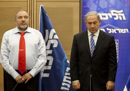 ليبرمان يتهم نتنياهو بالعمالة لصالح جهات أجنبية خارجية