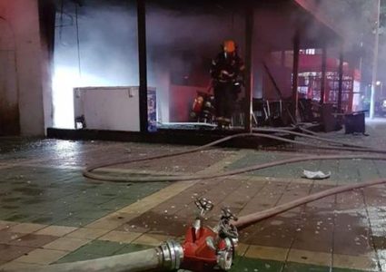 اندلاع حريق في مقهى بعكا