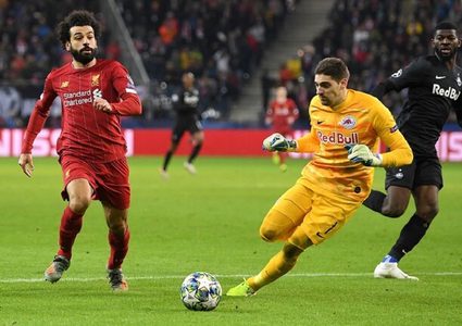 صلاح يسجل هدفا من "خرم الإبرة" في دوري الأبطال