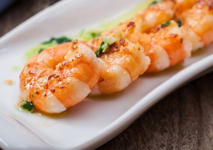 جمبري بالثوم والليمون الأخضر