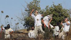 مستوطنون يهاجمون مركبات المواطنين شرق بيت لحم