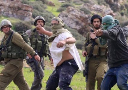 مستوطنون يعتدون على رعاة أغنام في خربة يانون