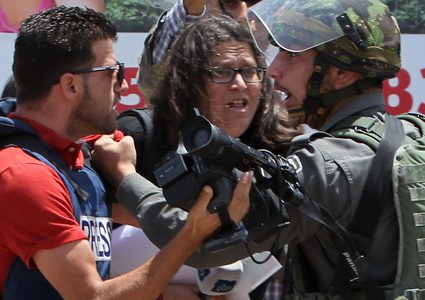 لجنة دعم الصحفيين تستنكر اعتقال اثنين واحتجاز واستدعاء آخرين