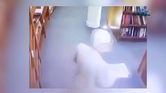 سرقة السفير المسكيكي لكتاب يثير جدلاً على مواقع التواصل الاجتماعي