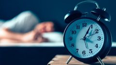 دراسة تحذر.. النوم الطويل يصيبك بالسكتة الدماغية القاتلة