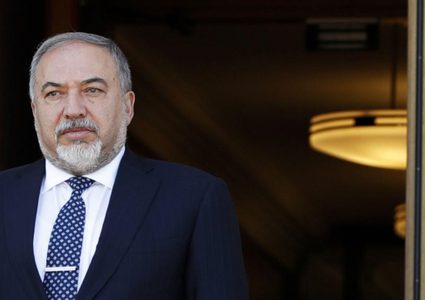 ليبرمان لنتنياهو: "العفو مقابل اعتزالك الحياة السياسية"