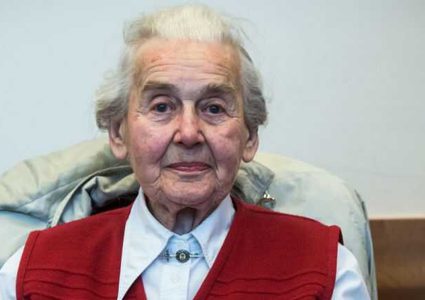 محكمة ألمانية ترفض تخفيض حكم مسنة 91 عاما لإنكارها الهلوكوست