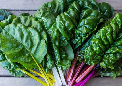 ما هي الطريقة الأفضل لاختيار الخضراوات الورقية الخضراء ؟