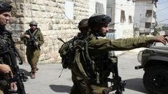 الاحتلال يداهم عدة منازل ومحال تجارية في الخليل