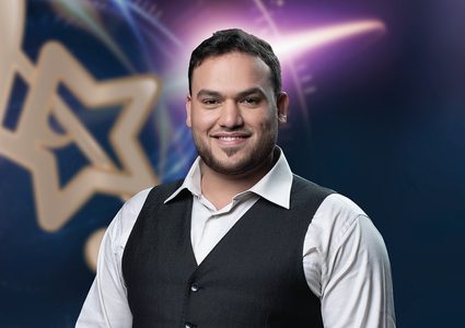 عبد المجيد عريقات يحصد المرتبة الثانية في مسابقة "منشد الشارقة"