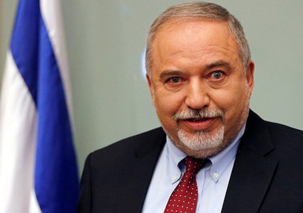 استطلاعات الرأي تؤكد أن ليبرمان مفتاح تشكيل حكومة الاحتلال