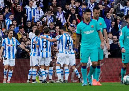 برشلونة يتراجع ويمنح الريال فرصة الصدارة قبل "الكلاسيكو"