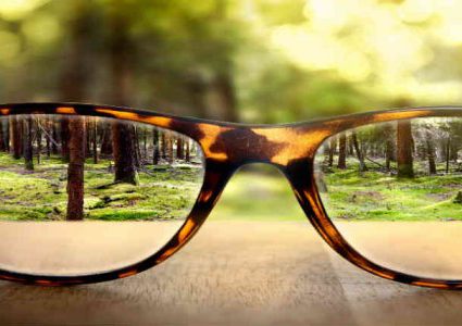 تحذير.. قِصر النظر يرفع خطر انفصال شبكية العين