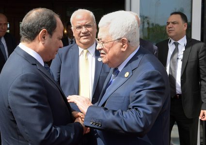 الرئيس يستقبل عددًا من المثقفين والمفكرين المصريين