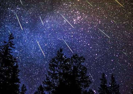 سماء المنطقة العربية تشهد زخة قوية من الشهب السماوية