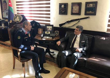 اللواء عطا الله يبحث تعزيز التعاون مع مدير الأمن العام الاردني