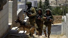 الاحتلال يفتش منازل في بلدتي بني نعيم وبيت كاحل في الخليل