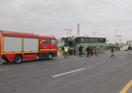 68 إصابة إثر حادث سير على الطريق الصحراوي بالقرب من مثلث الأبيض