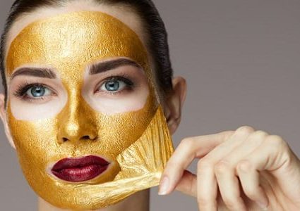 أبرز الفوائد الجمالية التي يمتاز بها قناع الذهب