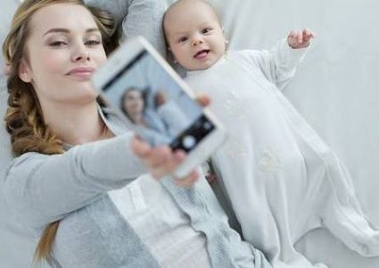 السويد تجرم نشر الأهالي لصور أطفالهم على مواقع التواصل