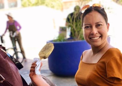 جيسيكا كوكس أول فتاة تقود طائرة دون ذراعين