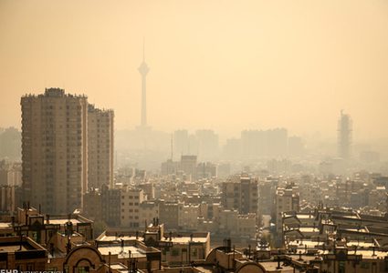 "التلوث البيئي" يتسبب في إغلاق المدارس في إيران