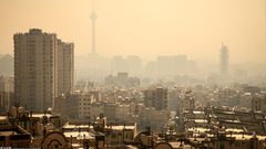 "التلوث البيئي" يتسبب في إغلاق المدارس في إيران