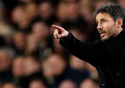 نادي أيندهوفن يقيل المدرب مارك فان بومل