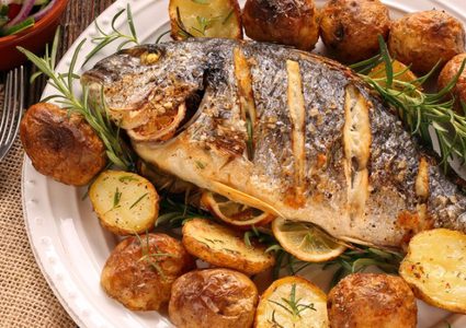 سمك دنيس مشوي بالتتبيلة