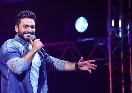تامر حسني يؤجل حفله الغنائي