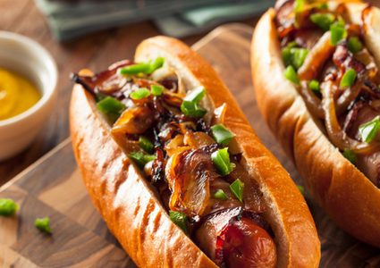 ساندويش النقانق بالخضار