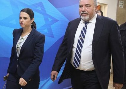 ليبرمان يعرض على شاكيد الإنضمام إلى "يسرائيل بيتنا"