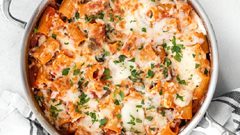 المكرونة بالسبانخ والجبن