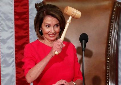 بيلوسي: ترامب تهديد للديموقراطية الأمريكية