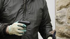 اكتشاف عجوز عمل كرجل أعمال ولص بنوك في آن واحد