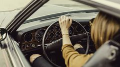 اعتقال شاب بتهمة انتحال شخصية والدته في امتحان قيادة