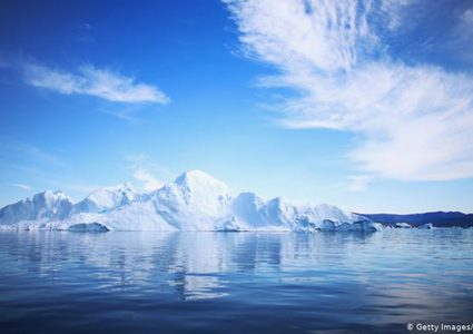 علماء يكتشفون "النهر المظلم" وسط جزيرة غرينلاند