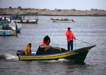 غزة: الاحتلال يقلص مساحة الصيد لـ 6 أميال